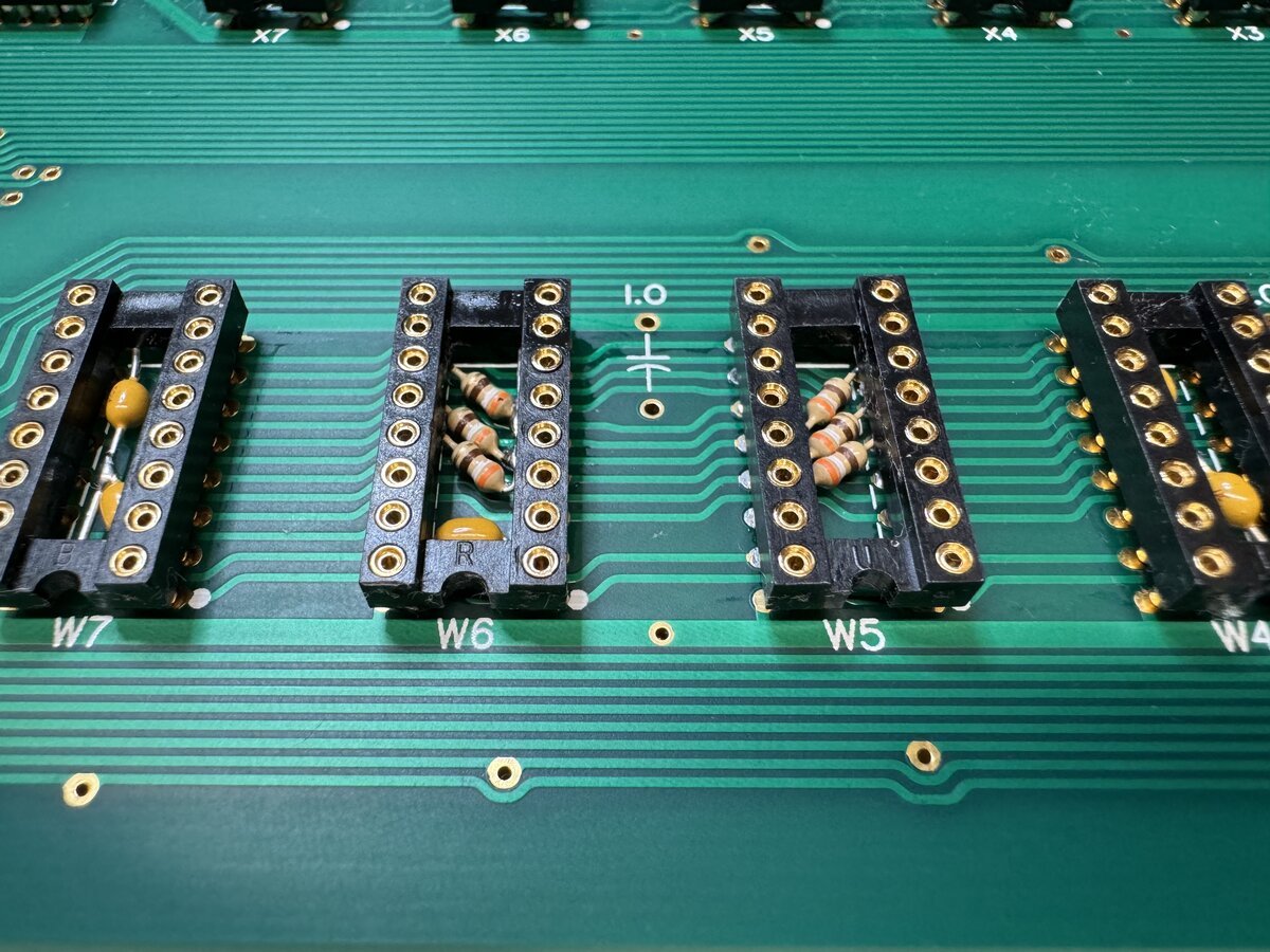 The two sockets with termination resistors