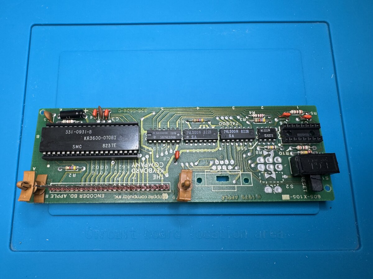 Apple II keyboard controller board