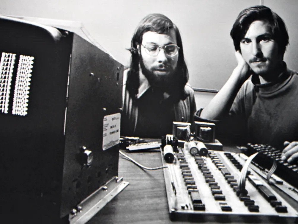 Woz and Steve Jobs with the Apple-1