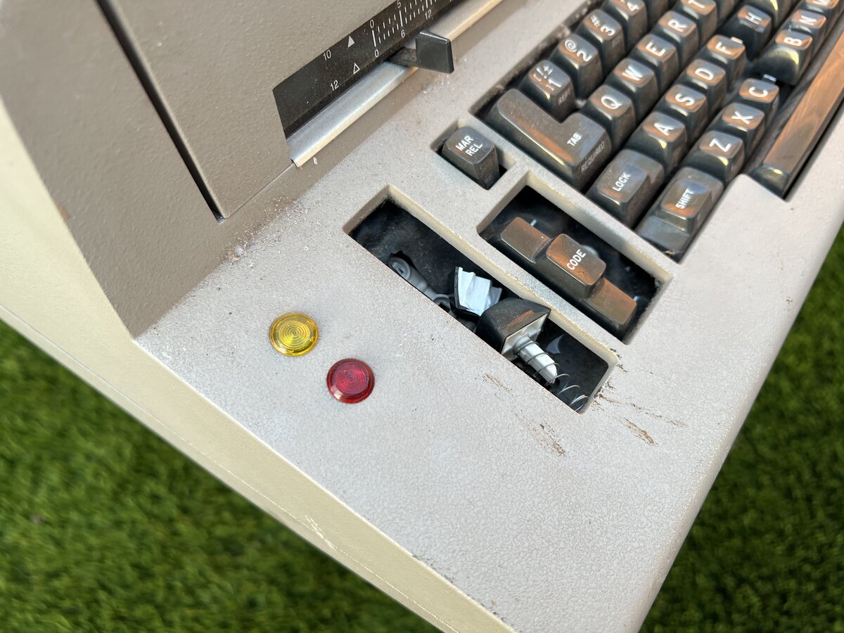 Broken switches on the Memory Typewriter 100