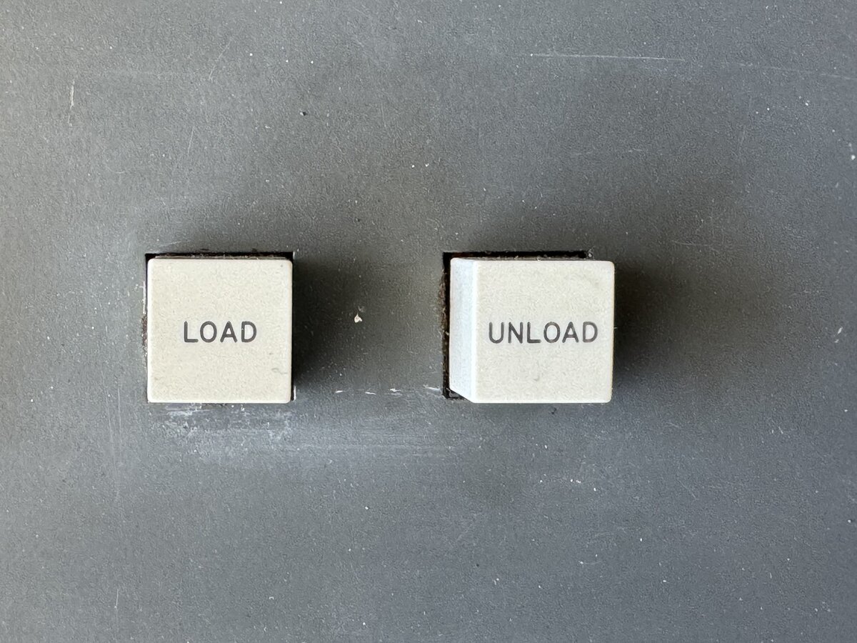 "LOAD"/"UNLOAD" buttons