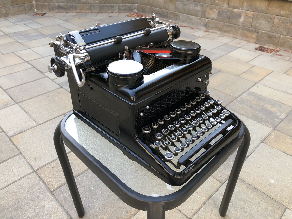 Royal 1 - Typewriterstory